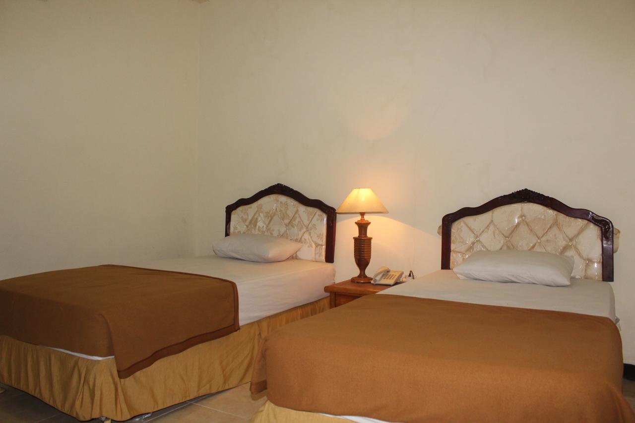 Sinar Bintang Hotel Cepu Exterior foto